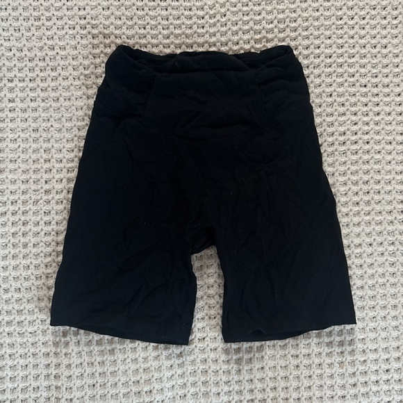 Black Women's Biker Shorts - Picture 1 of 2